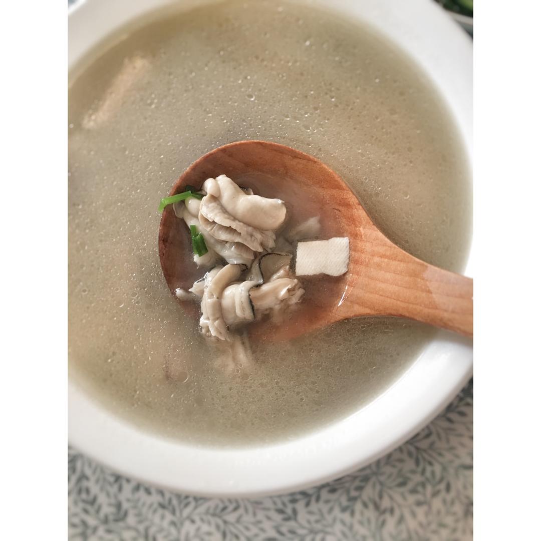 牡蛎菌菇豆腐汤