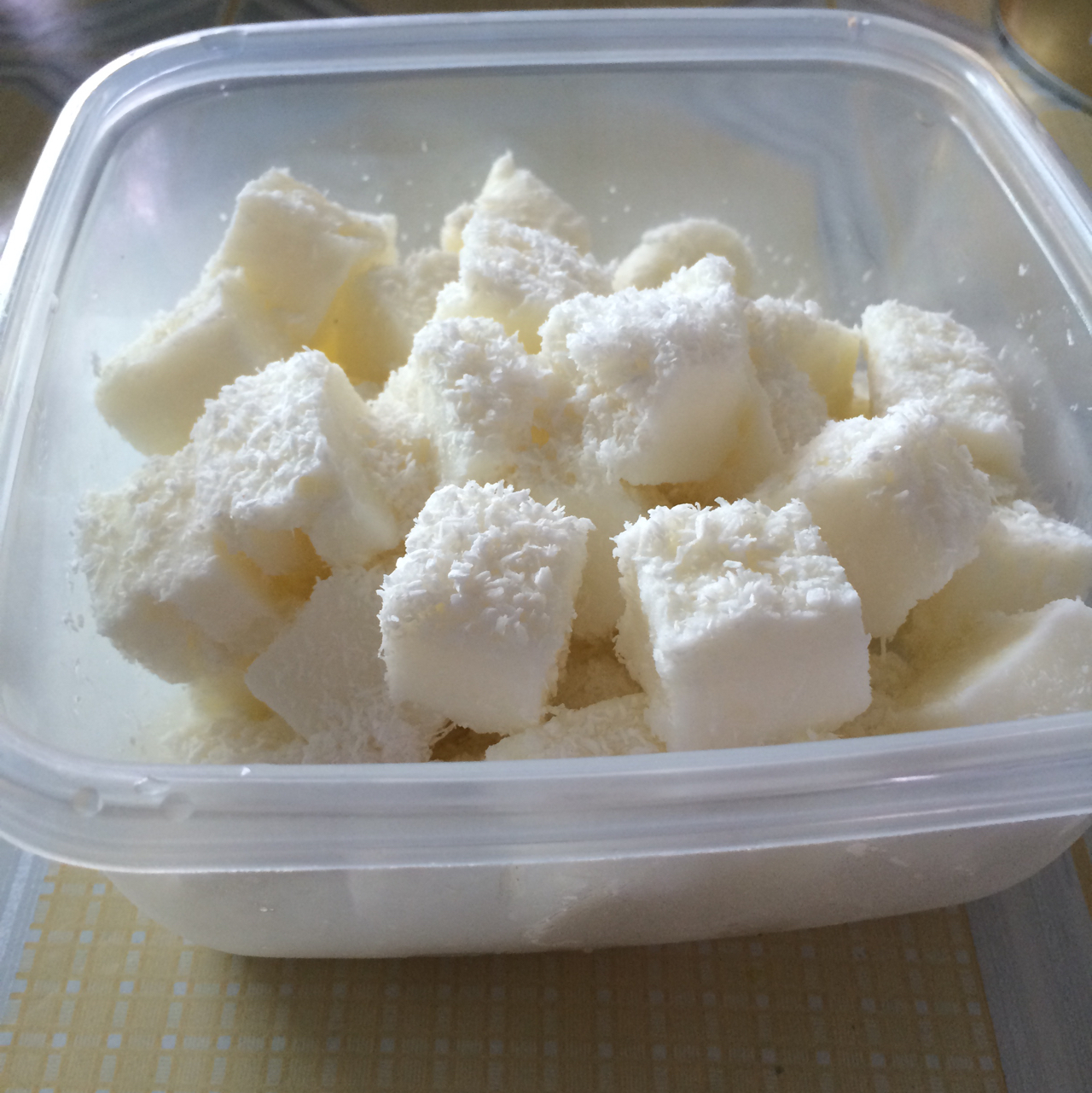 椰丝牛奶小方糕