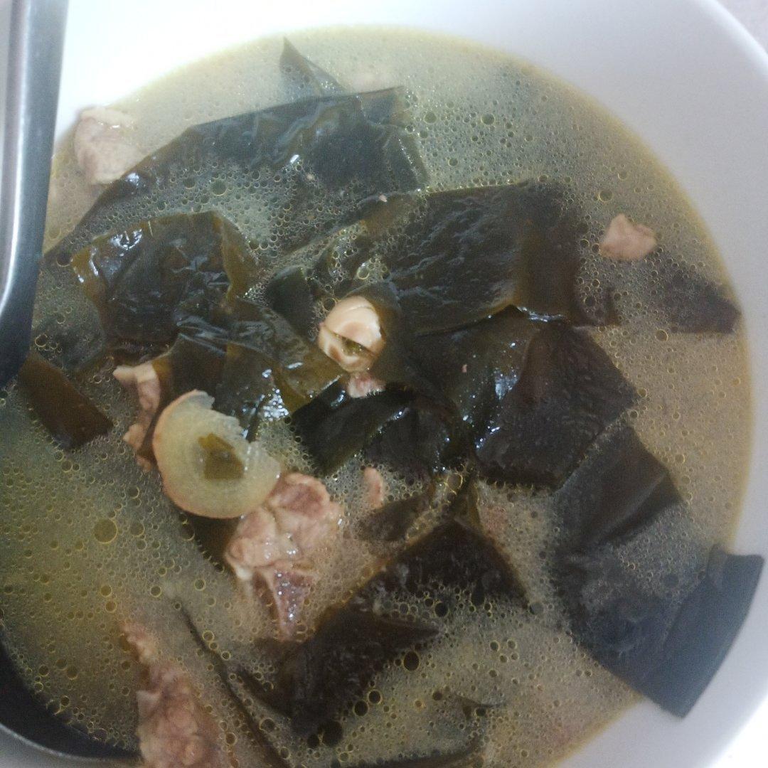 海带排骨肉汤
每日一汤养生