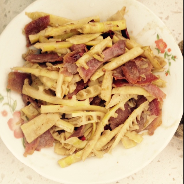 小灰123123做的竹笋炒肉