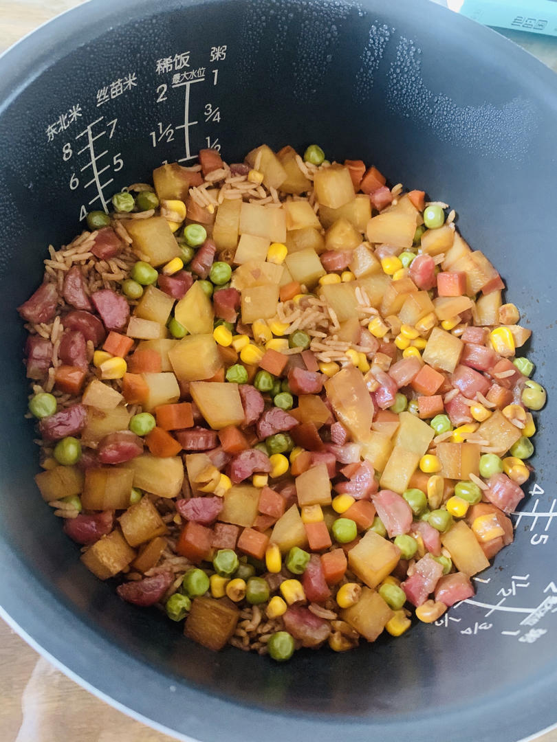 懒人必学的【电饭煲腊肠焖饭】，妈呀，太香了吧
