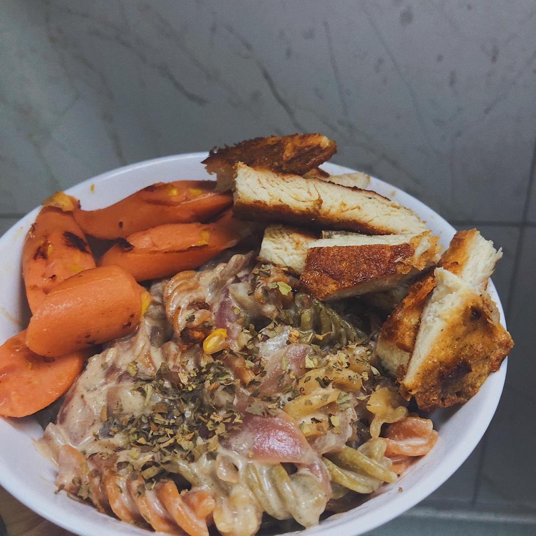 ⚠️只用一个锅的减脂餐🍝减脂期也能吃的 芝士鸡胸肉西兰花意大利面