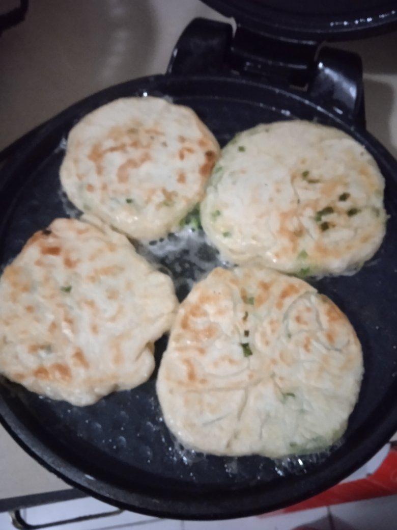 懒人版葱香发面饼 要多软有多软 零失败的方子 附细节视频详解