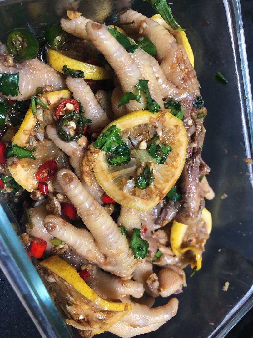 【酸辣无骨凤爪】