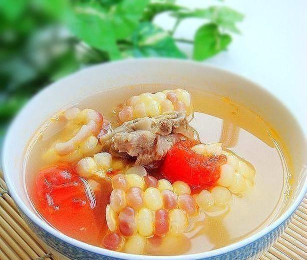 玉米排骨西红柿汤的做法