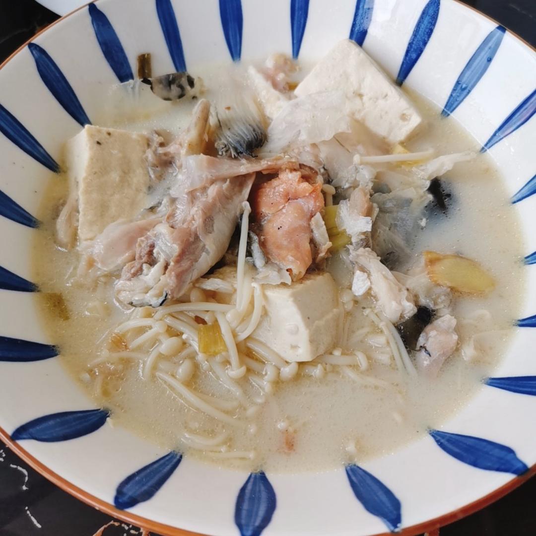 贫穷料理-三文鱼头汤