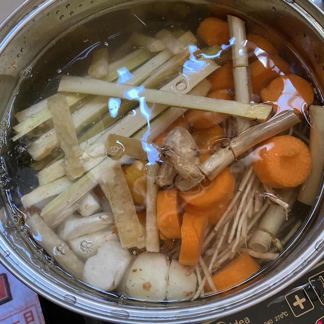 竹蔗马蹄茅根水