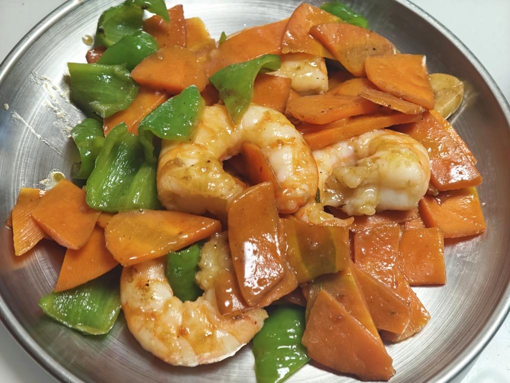 胡萝卜青椒炒虾仁