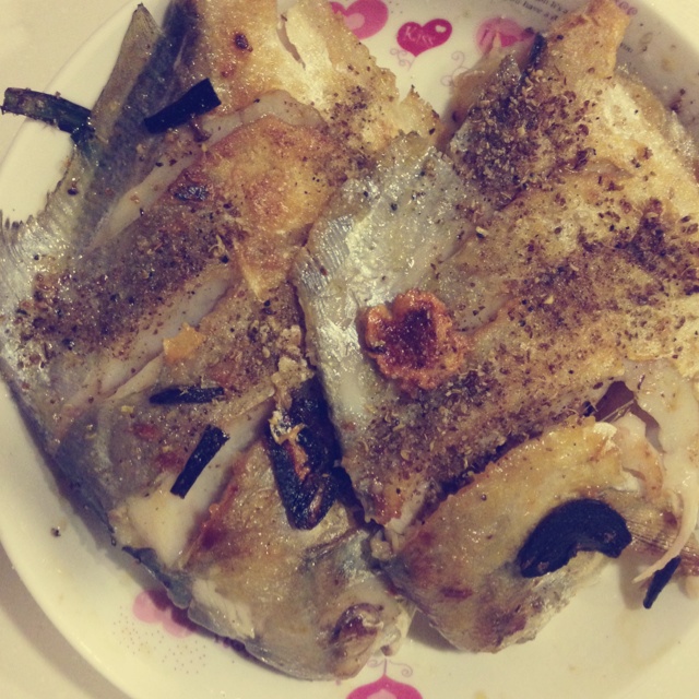干煎椒盐鲳鱼