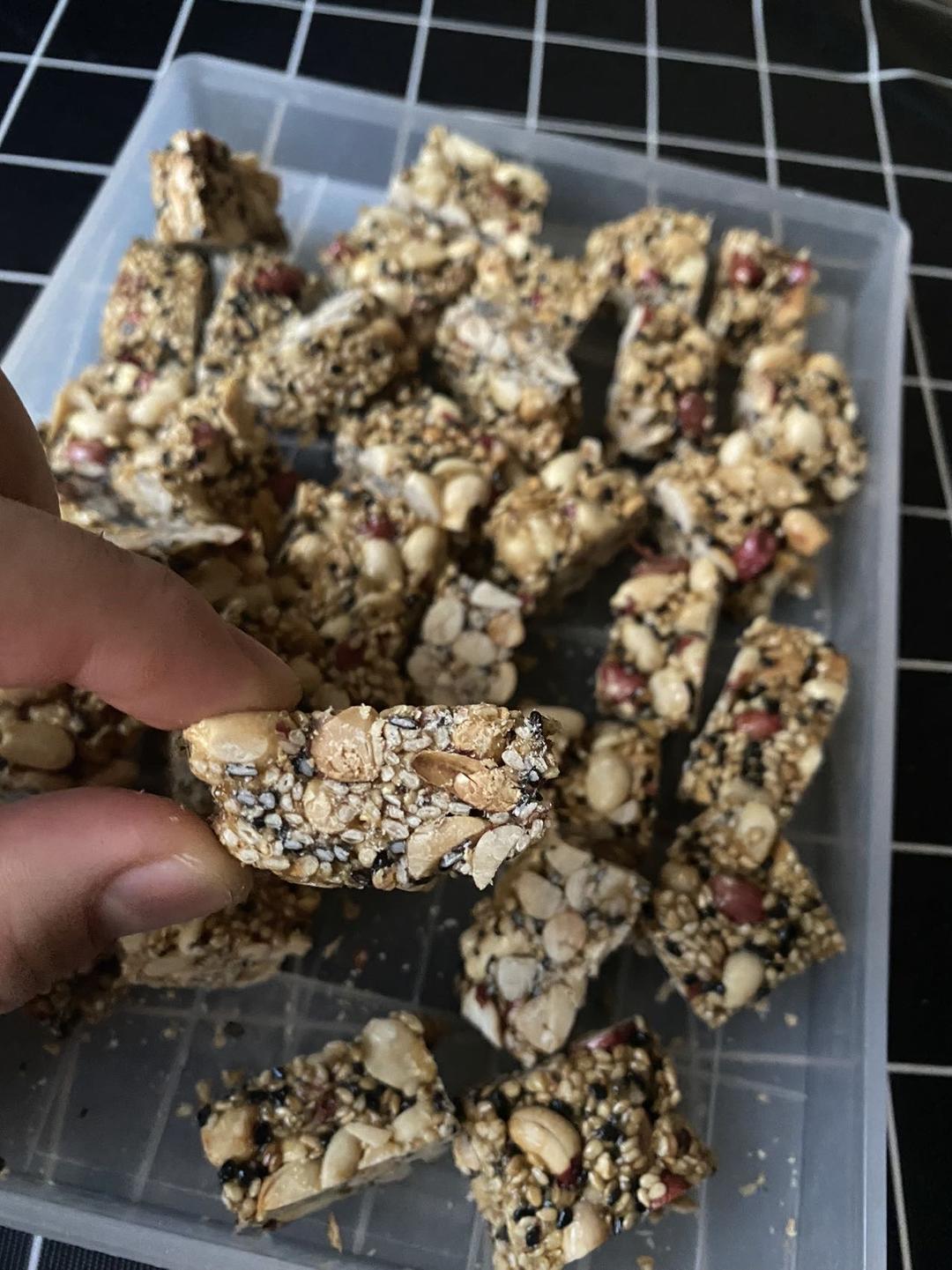 无敌好吃的芝麻花生糖