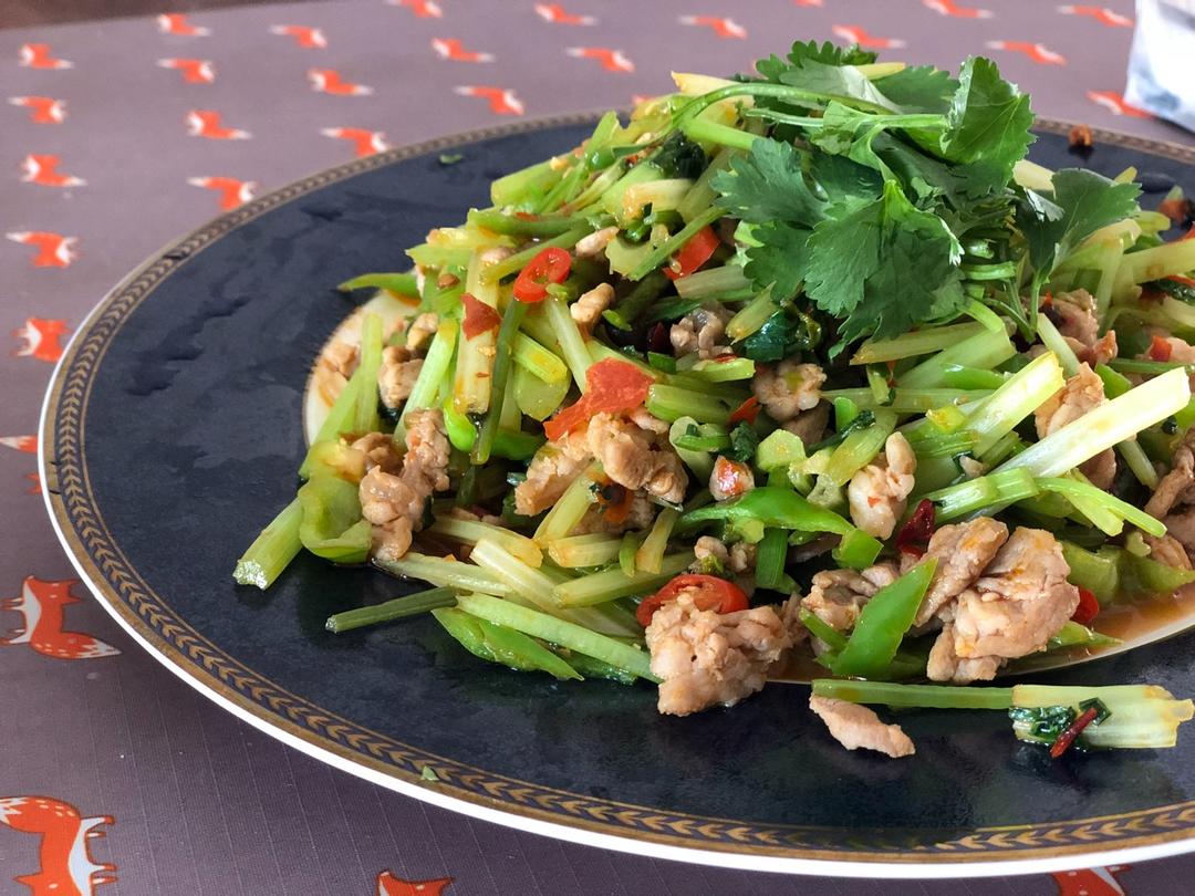 芹菜炒牛肉