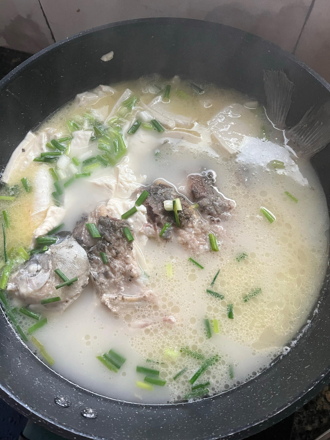 奶白鲫鱼豆腐汤|一条鱼最后的温柔