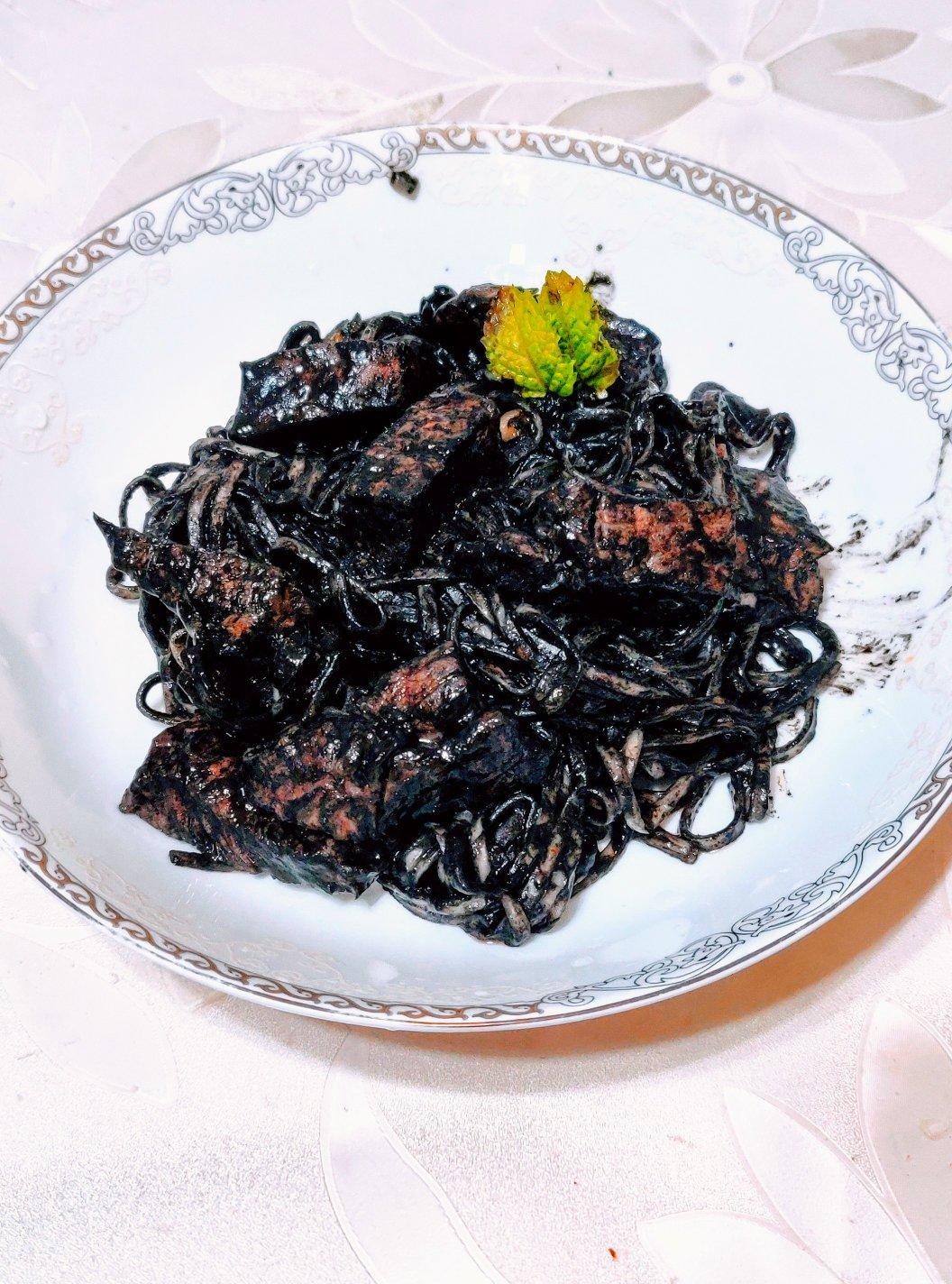 墨鱼汁意大利面