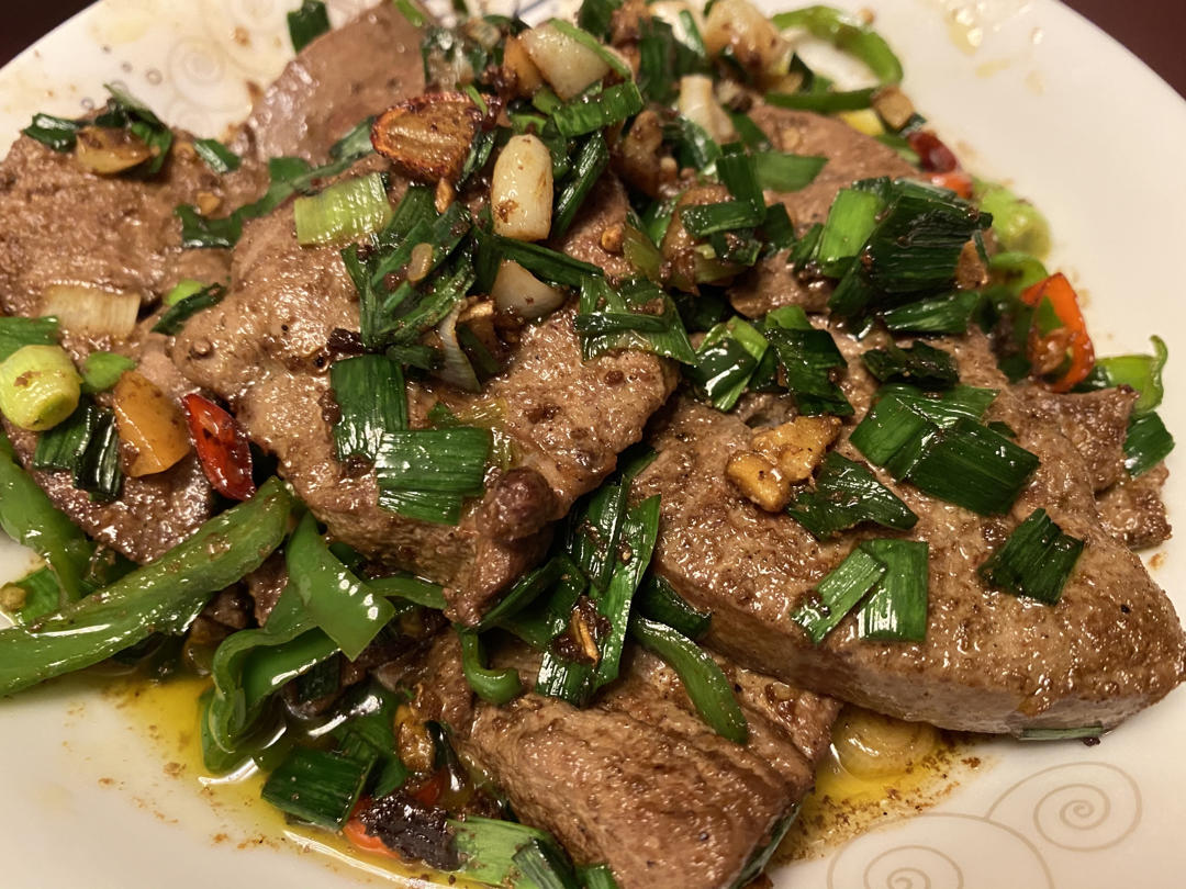 厨师长教你：“小炒猪肝”的家常做法，味道干香很赞，先收藏起来