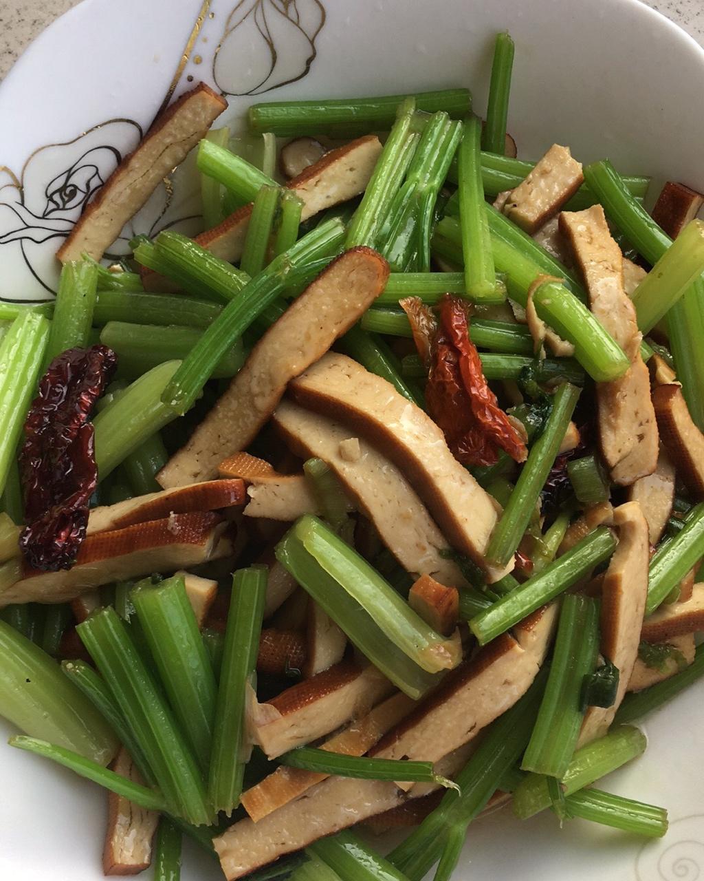 芹菜炒香干