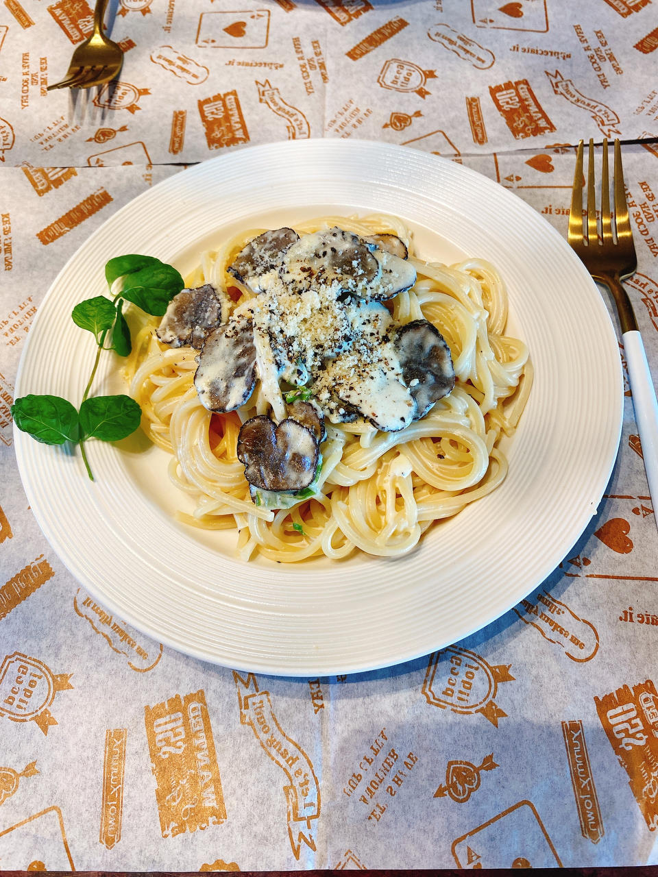 奶油蘑菇培根意大利面