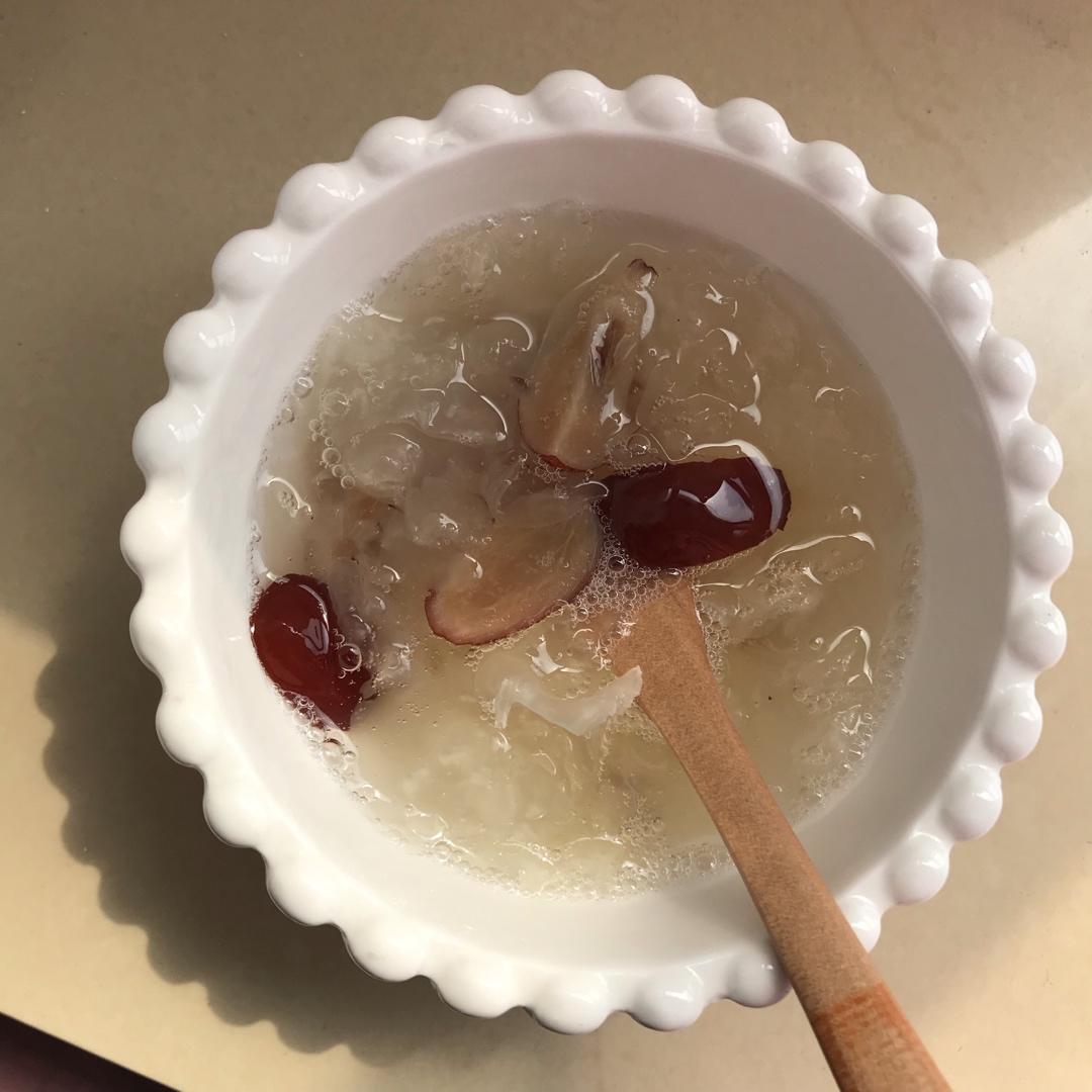 红枣枸杞银耳羹