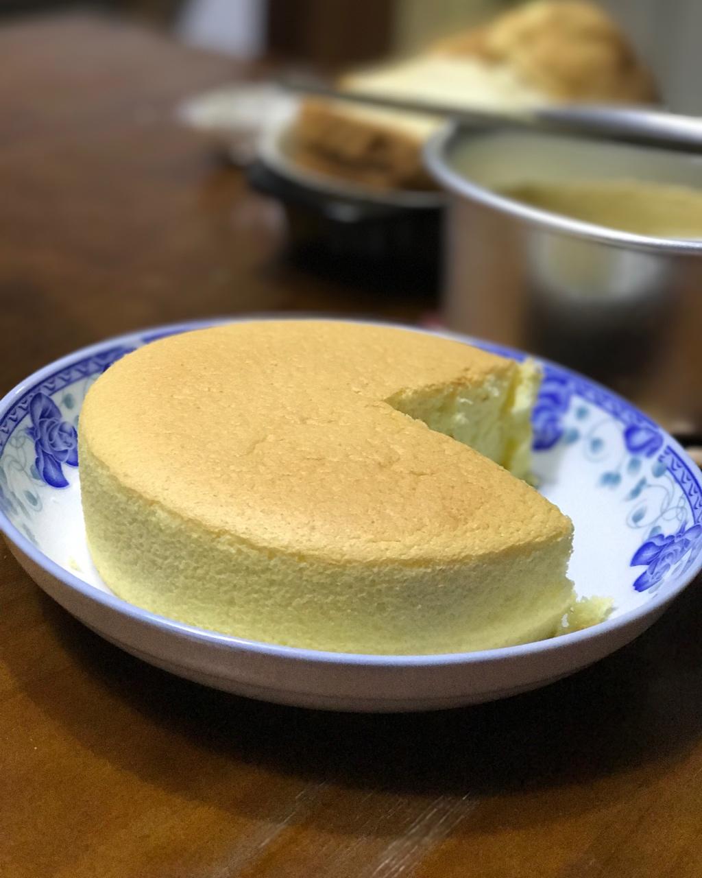 超简单完美戚风蛋糕（6寸2蛋）附打发、翻拌、脱模视频