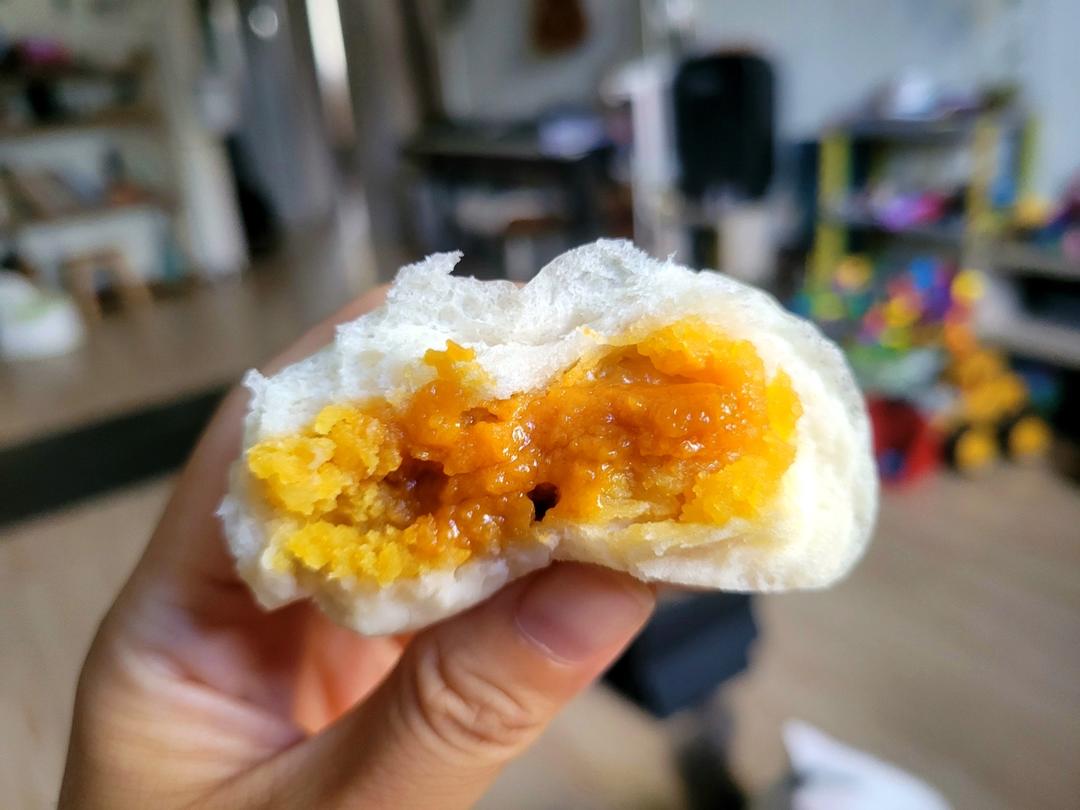 💃奶黄流心月饼——这是可以让你坐稳朋友圈厨霸位置的月饼🥮，没人点赞算我输👎