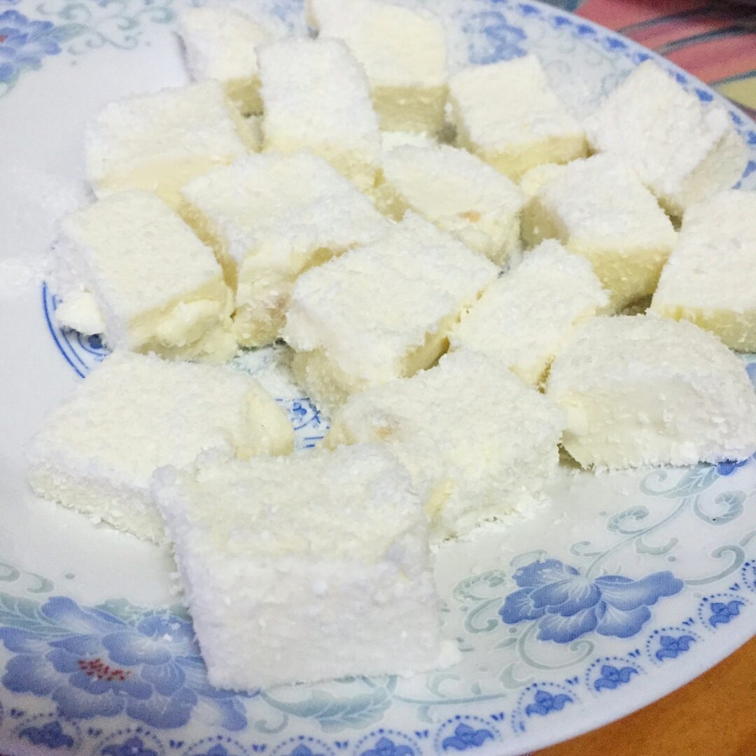 椰丝牛奶小方糕