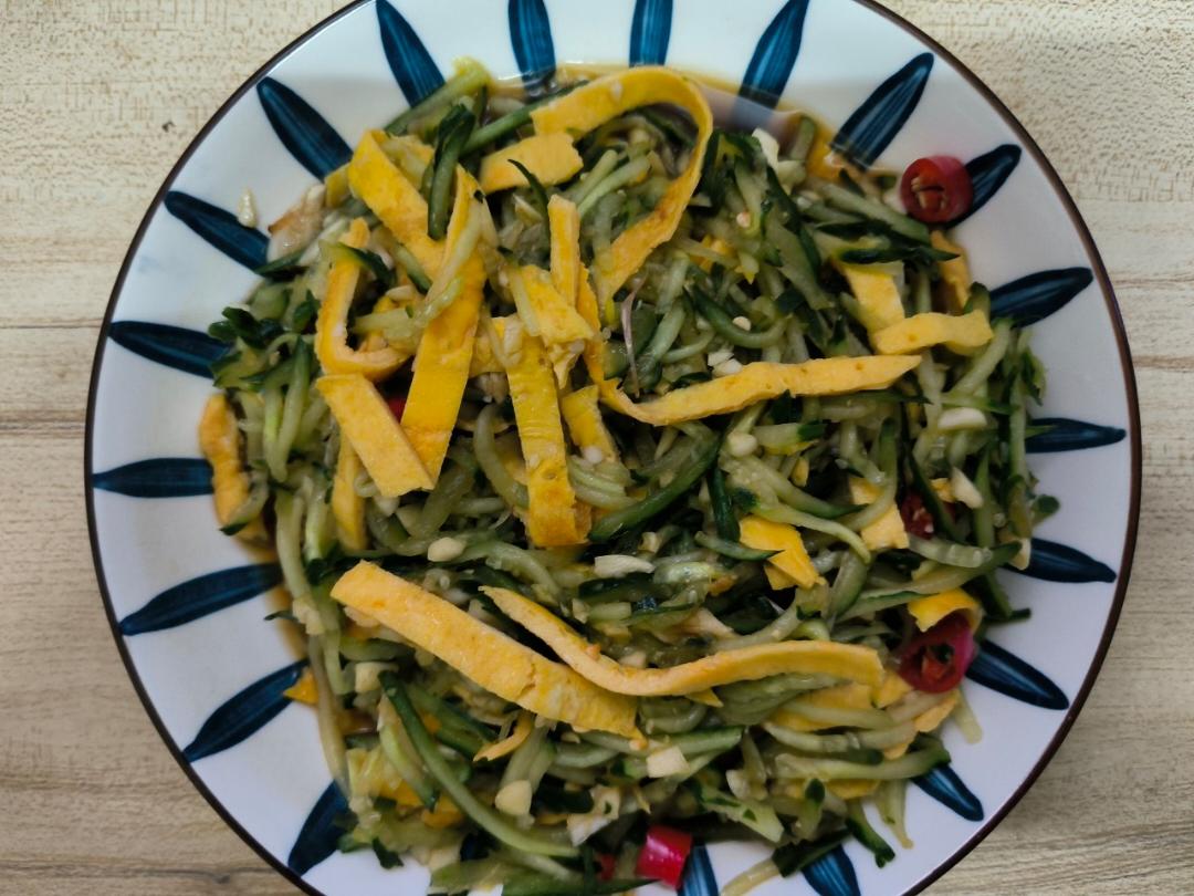鸡蛋丝拌黄瓜