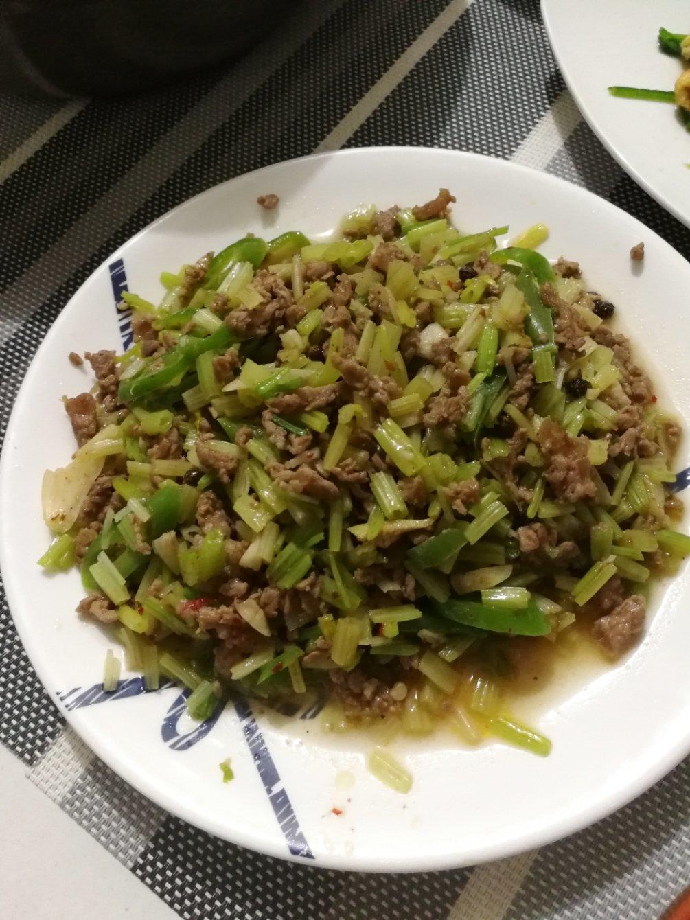 芹菜牛肉末「下饭神器」