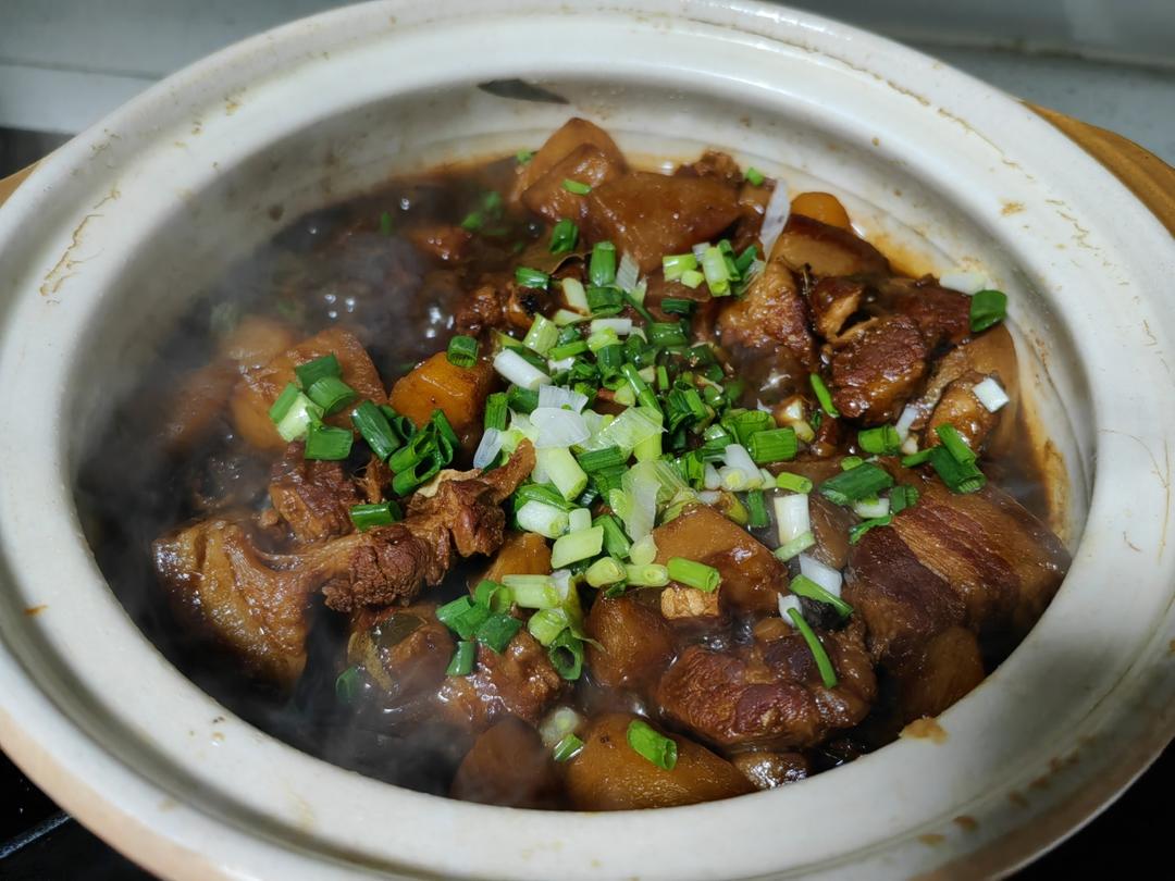 红烧肉炖土豆