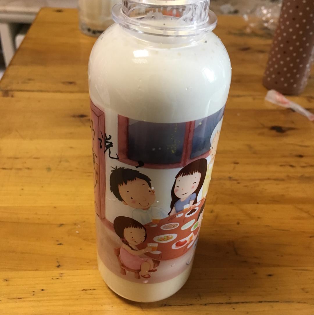《榨汁机食谱》之香蕉牛奶奶昔
