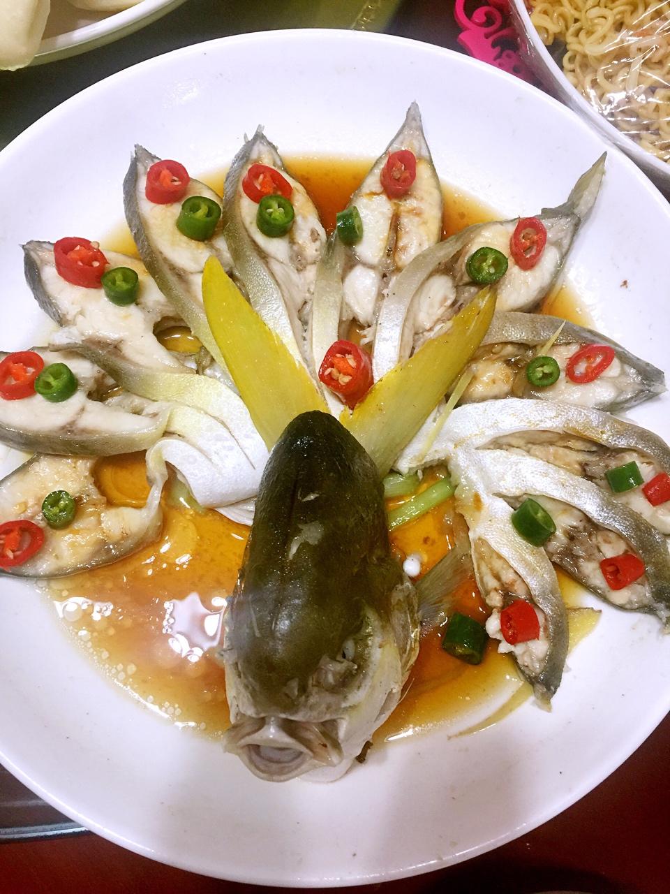 冷雨梅子做的孔雀开屏(清蒸武昌鱼)