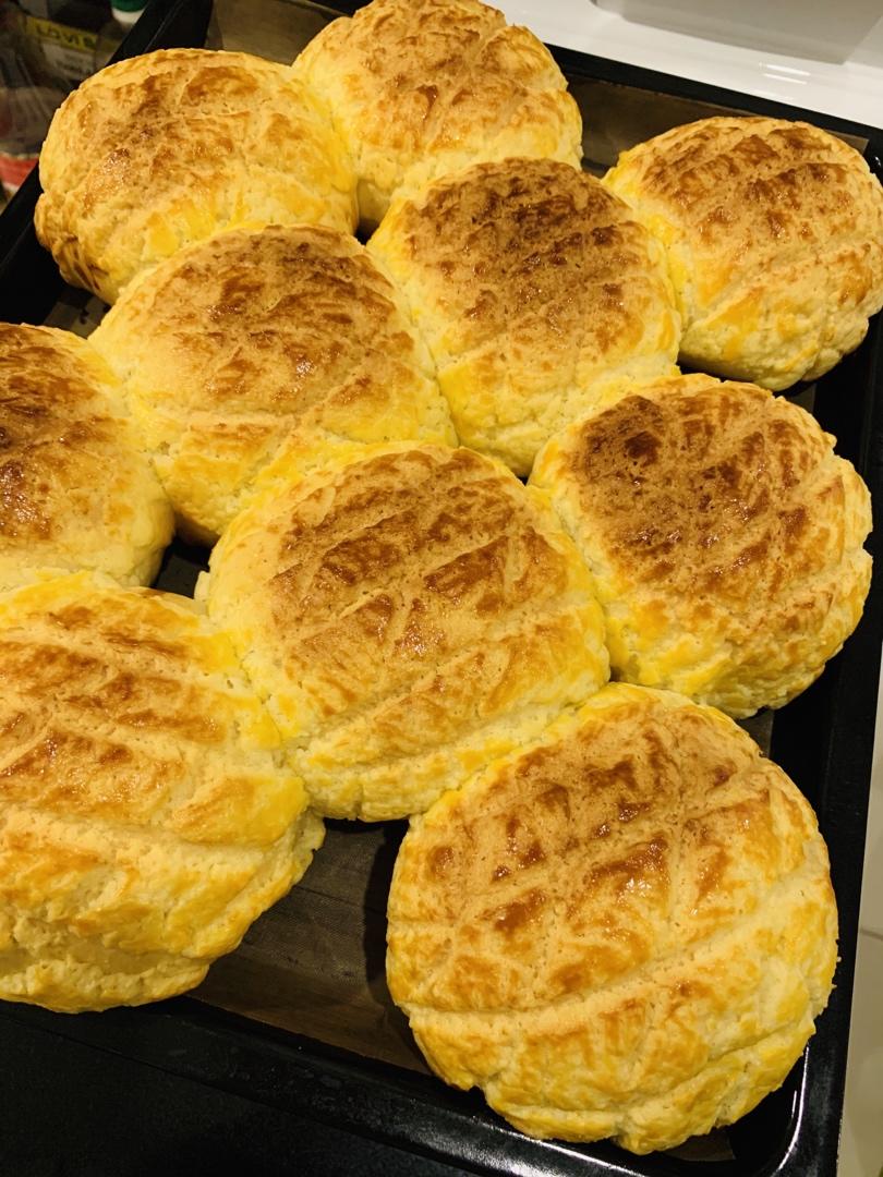 好吃到炸裂的港式菠萝包（附带制作酥皮的小视频）