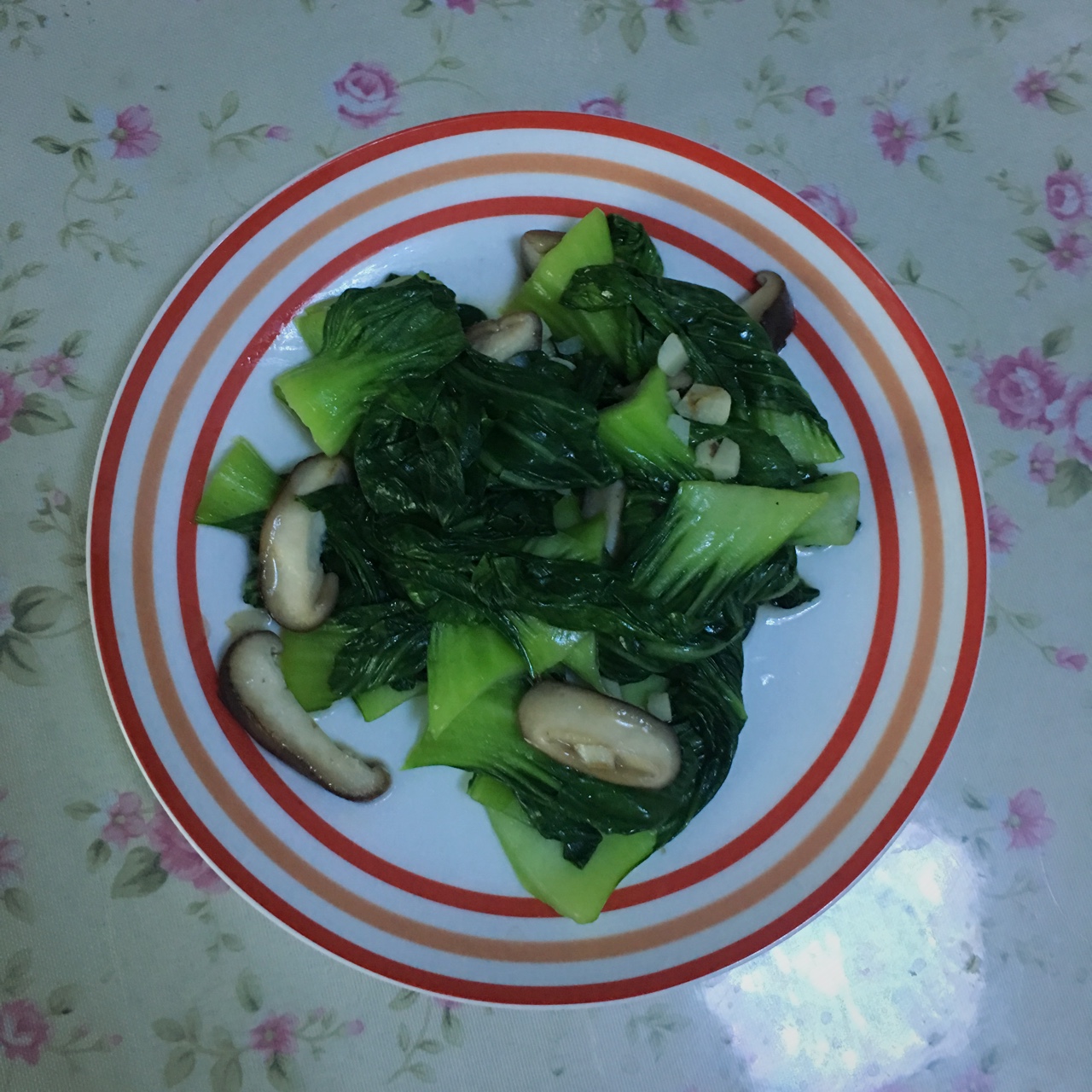 老丁的私房菜-香菇炒油菜