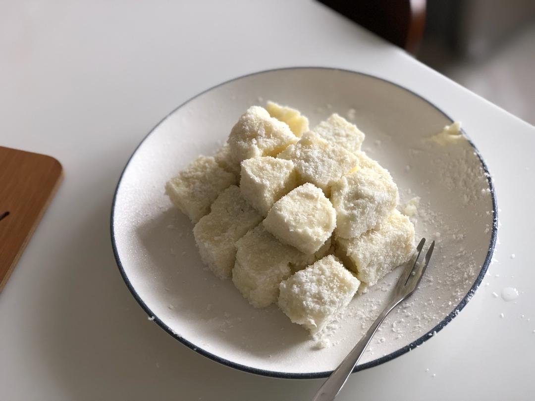 完胜85度C牛奶椰丝小方
