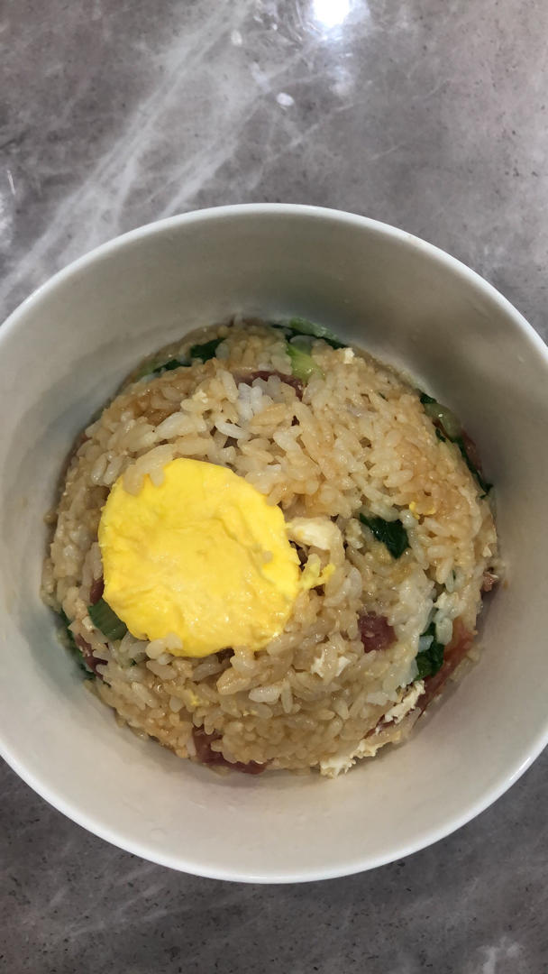 广式腊味煲仔饭