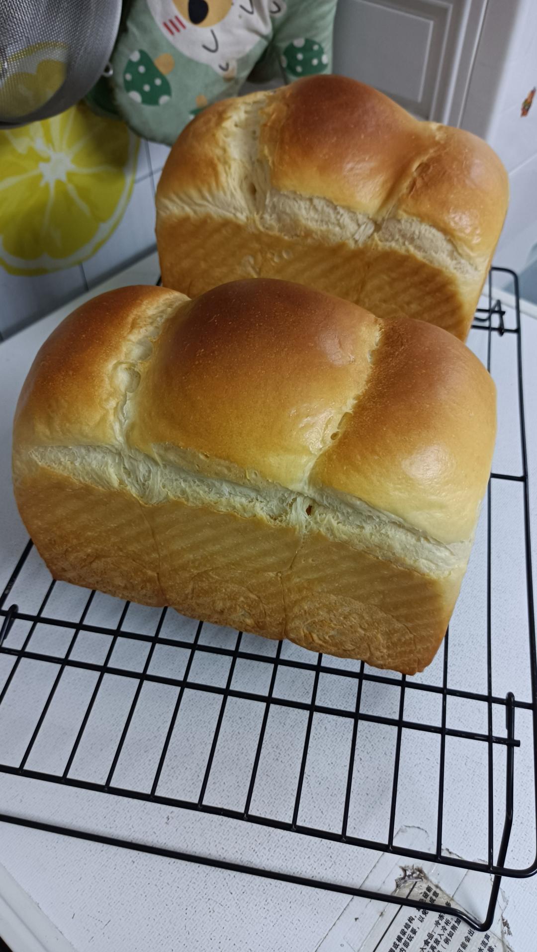 鲜奶牧场吐司制作揭秘，绵密的吐司谁不爱啊