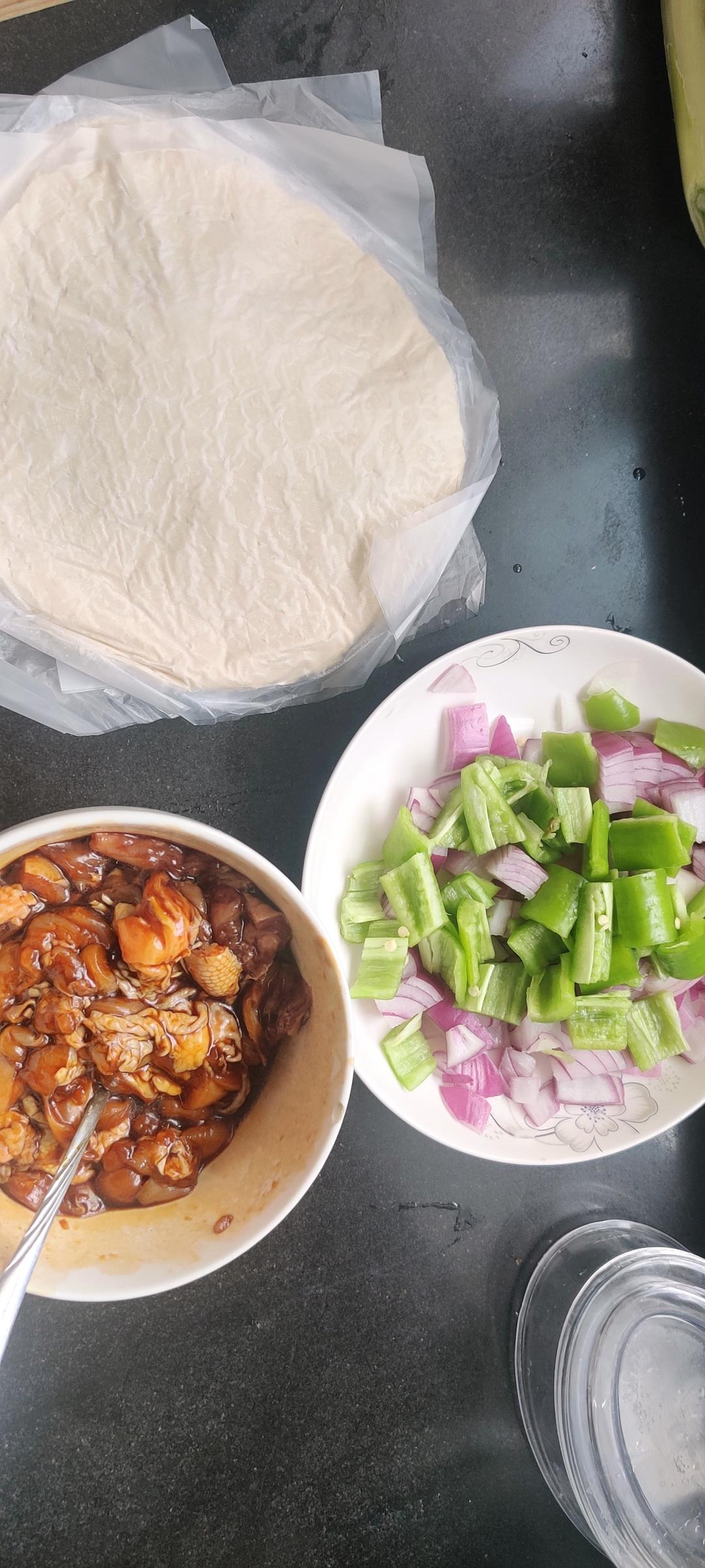 🍕懒人香酥鸡肉饼
      皮薄馅大又多汁