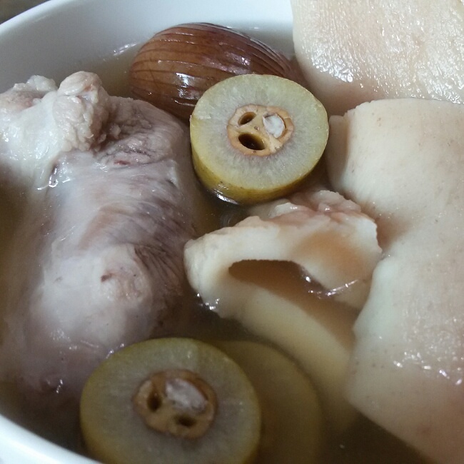 青橄榄响螺片利咽汤的做法