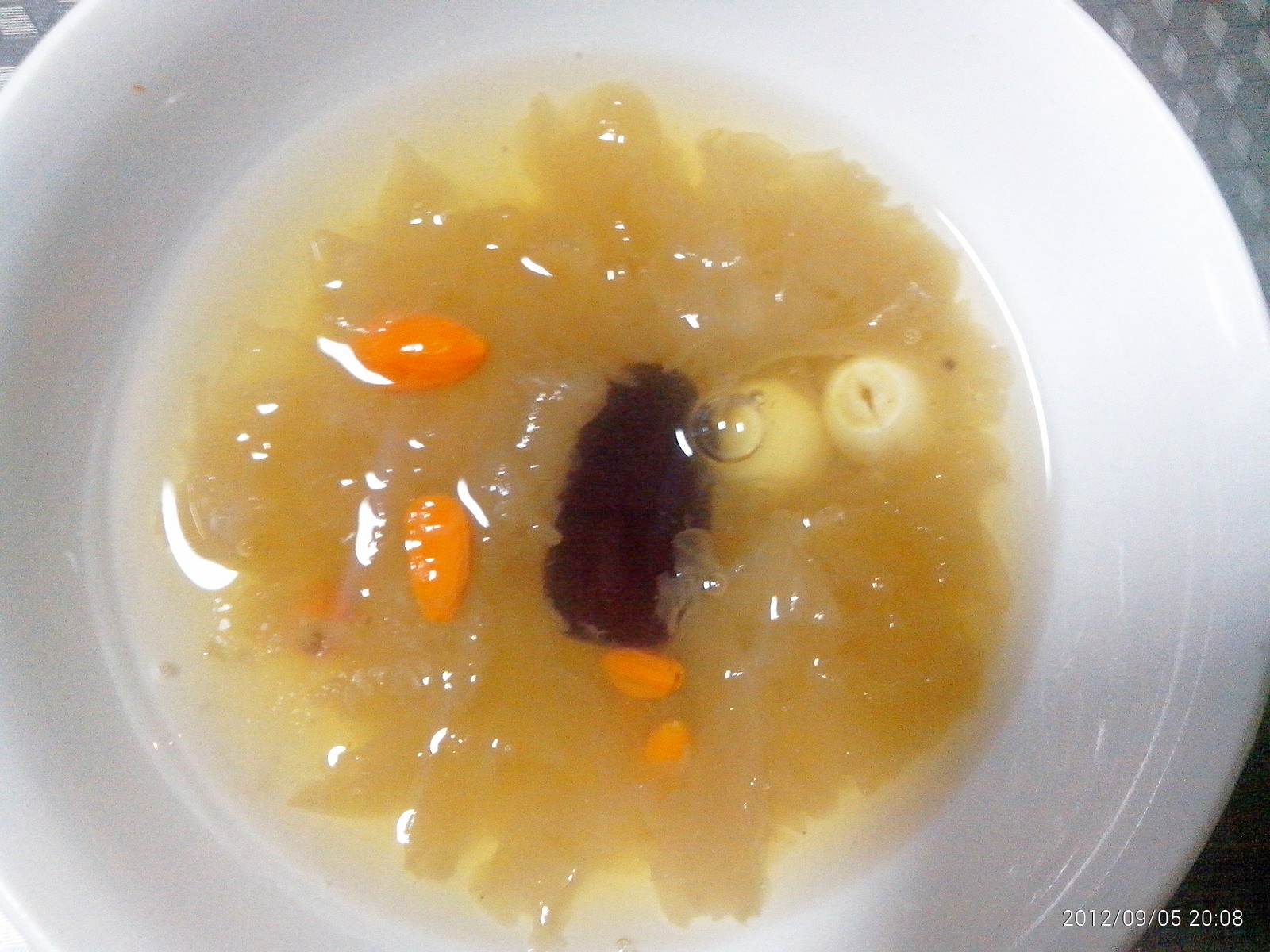 红枣银耳莲子羹