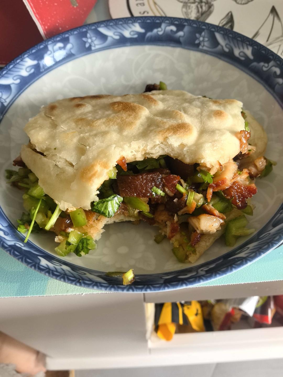 肉夹馍饼(不用泡打粉也外酥里嫩的肉夹馍饼)