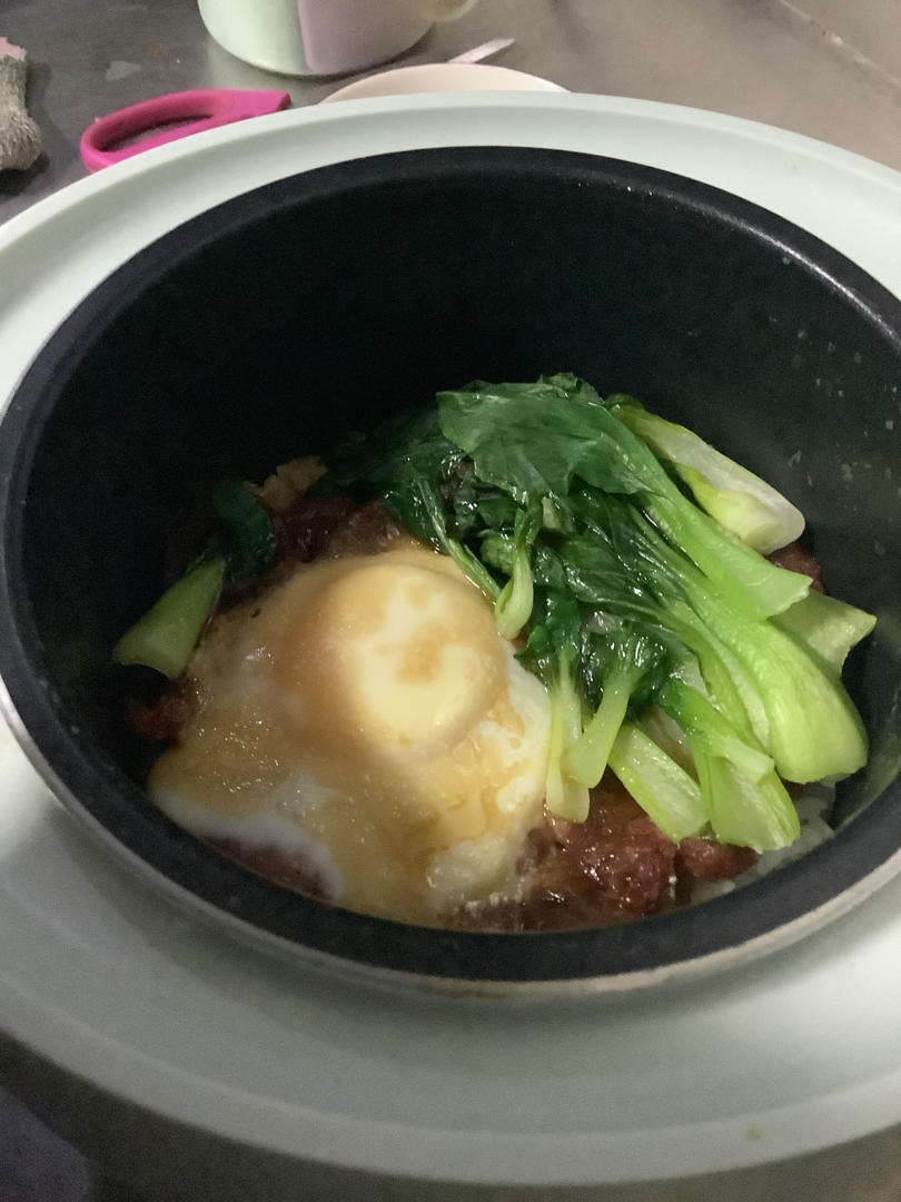 广式腊味煲仔饭