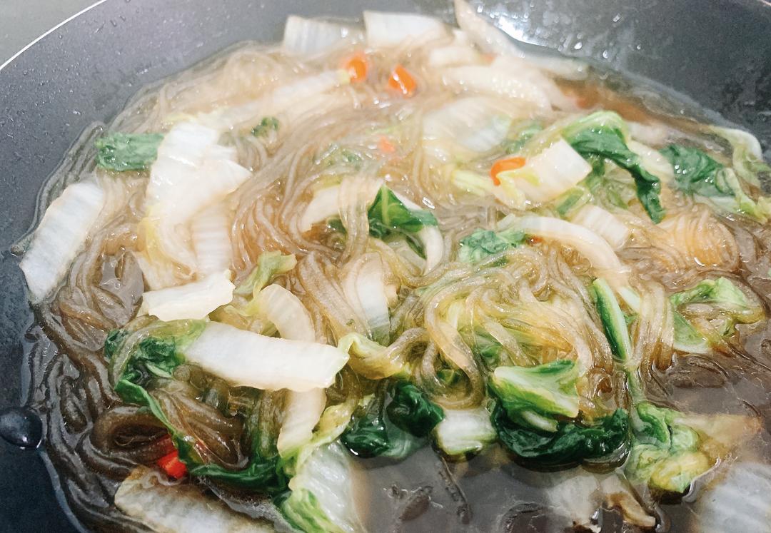 没有感情的米饭杀手小白菜炒粉丝的做法