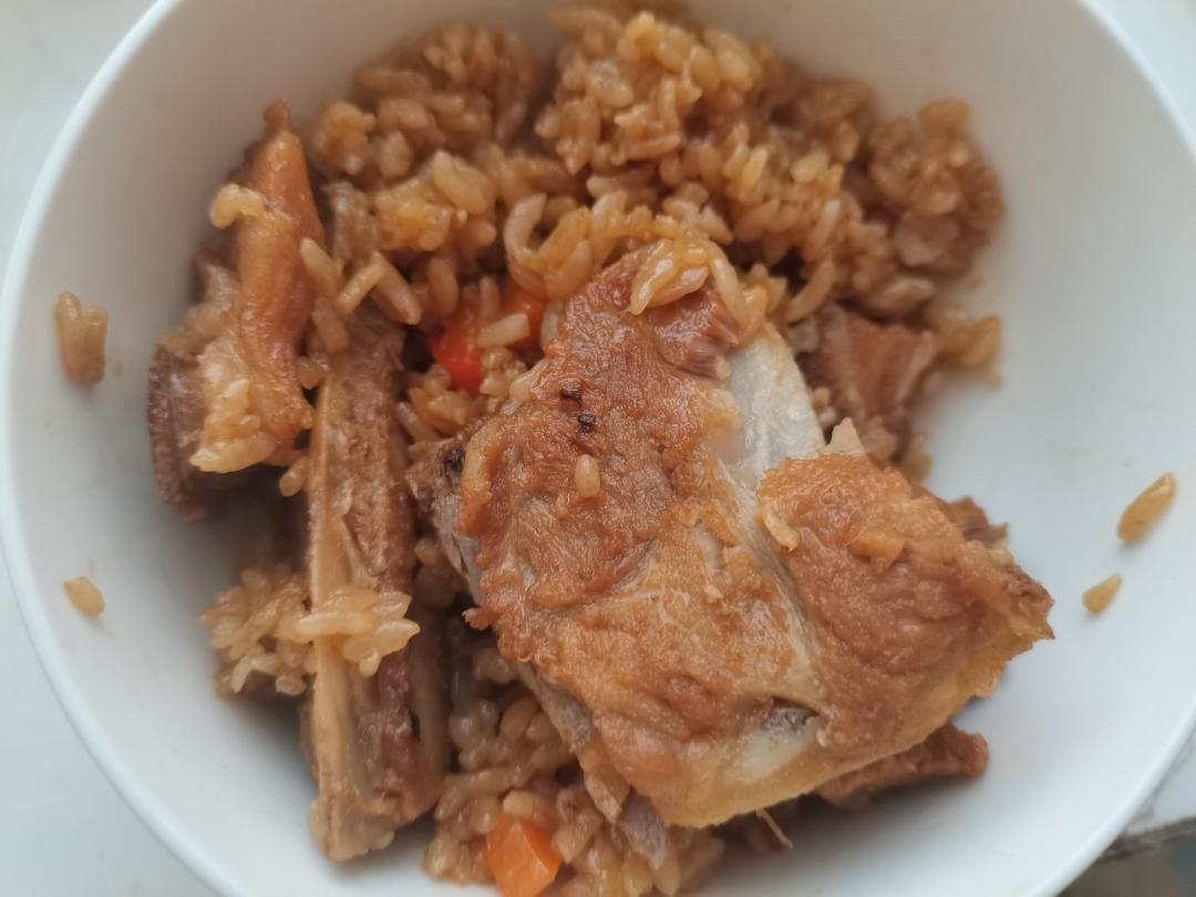 【排骨焖饭】
