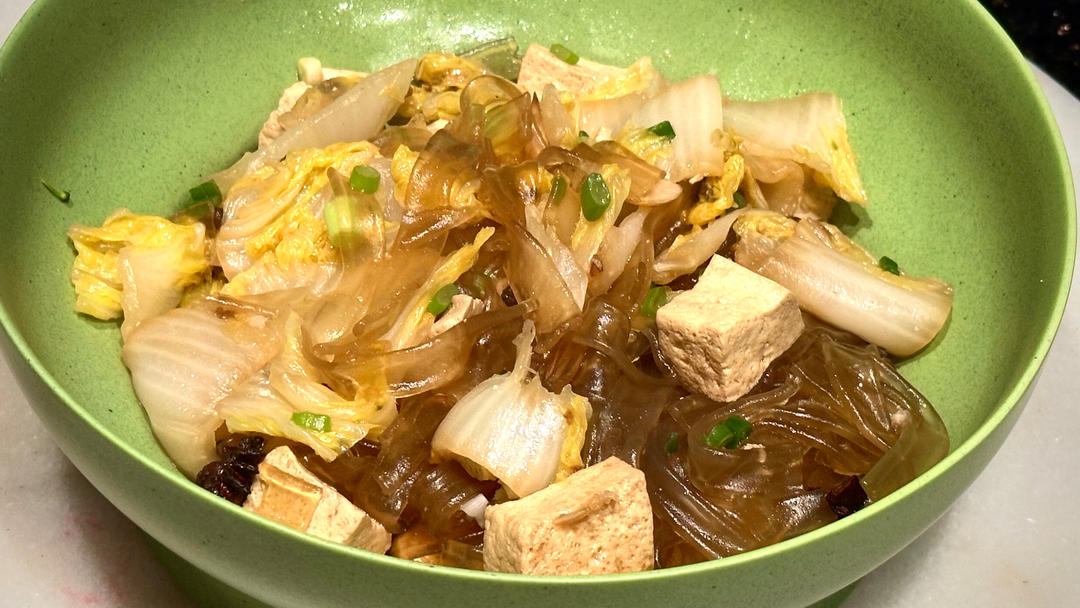 家常白菜粉条炖豆腐