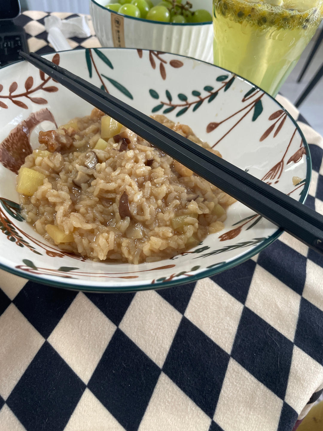 【香菇鸡肉焖饭】