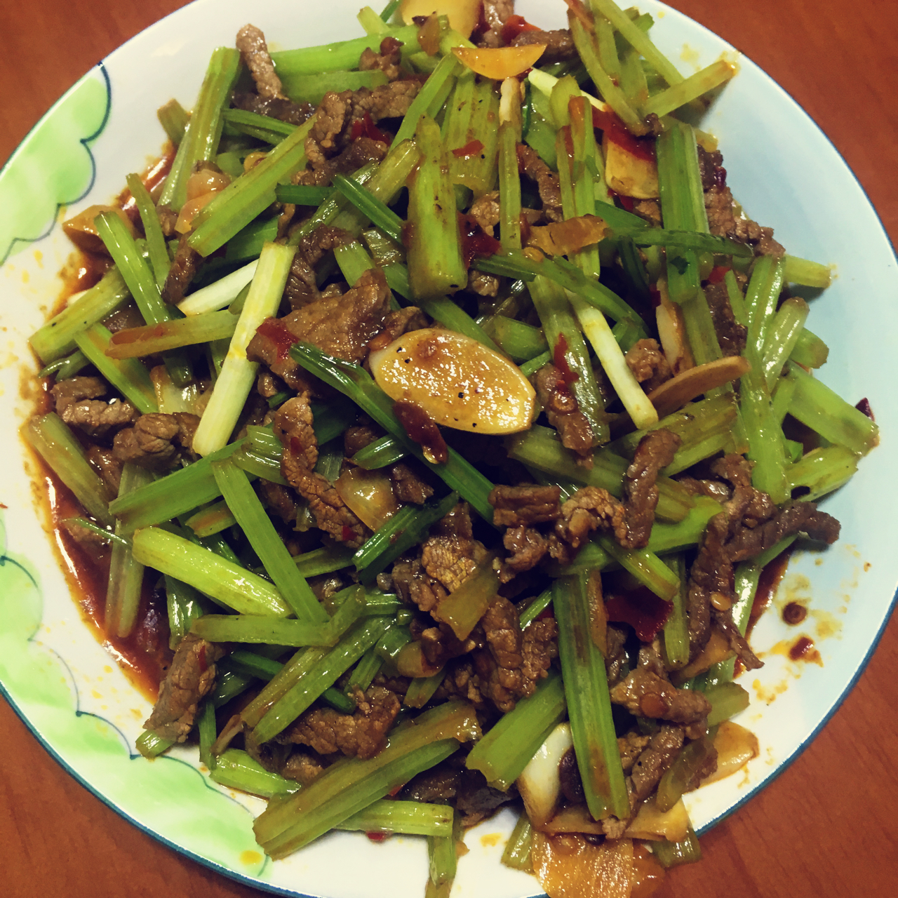 野山椒芹菜炒牛肉