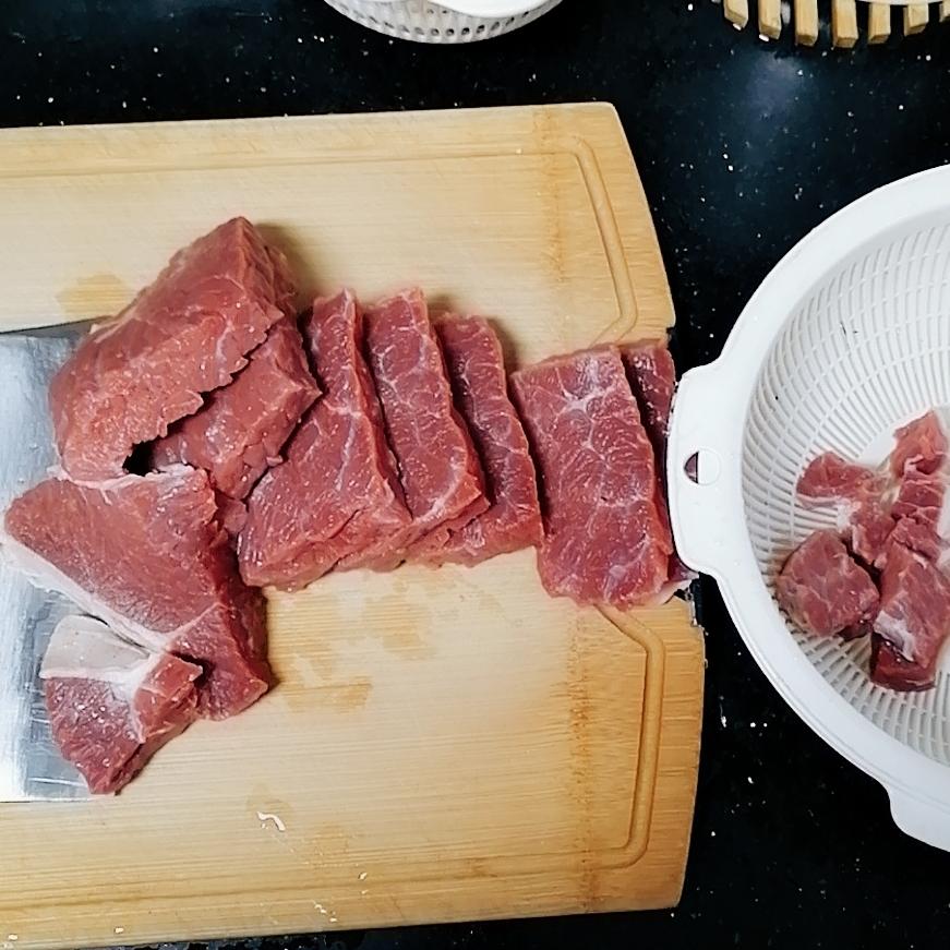 宝宝可以吃的土豆炖牛肉的做法 步骤1