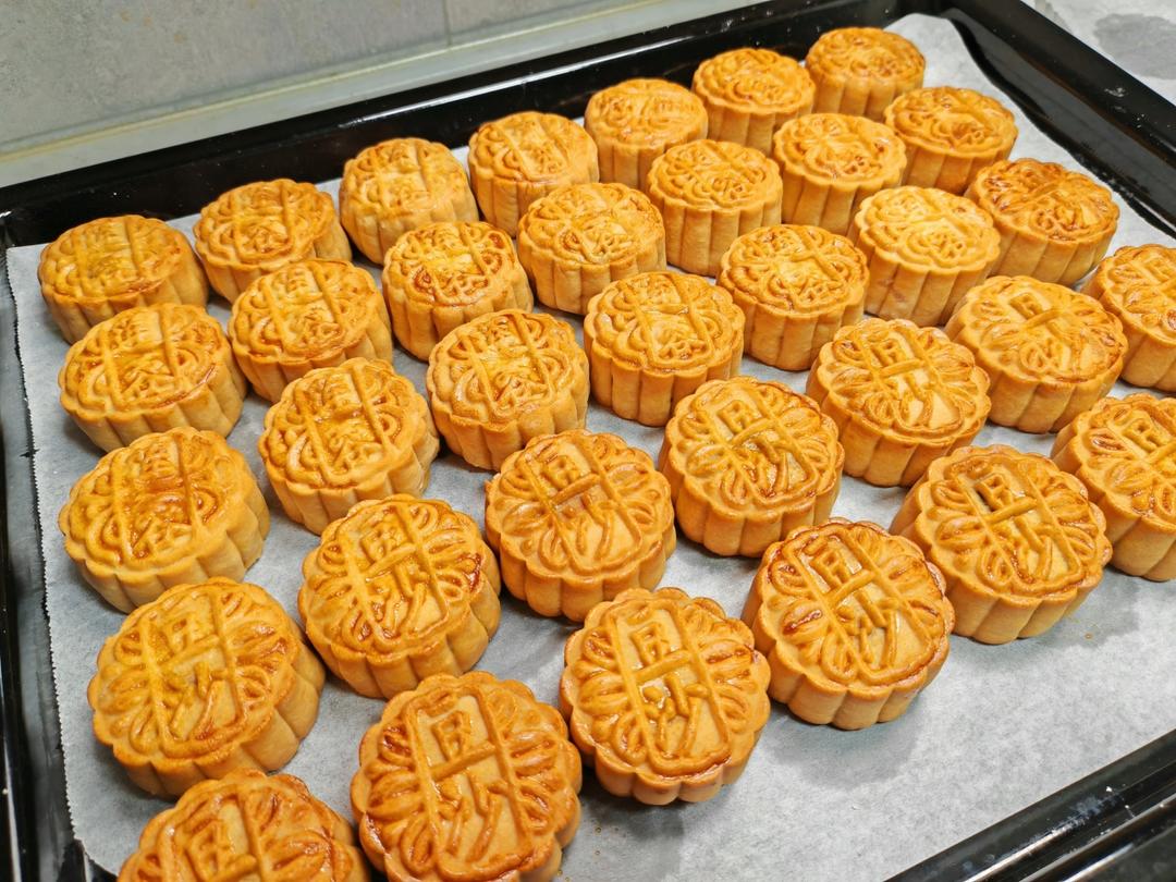广式月饼—蛋黄莲蓉月饼