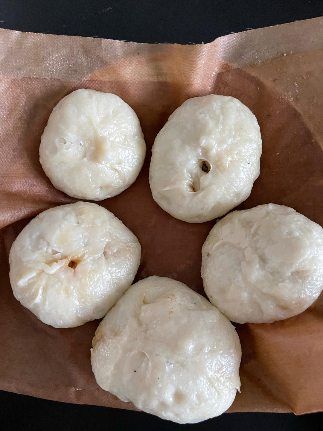 一口一个的鲜肉小笼包