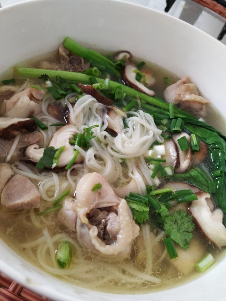 鸡肉营养早餐面的做法