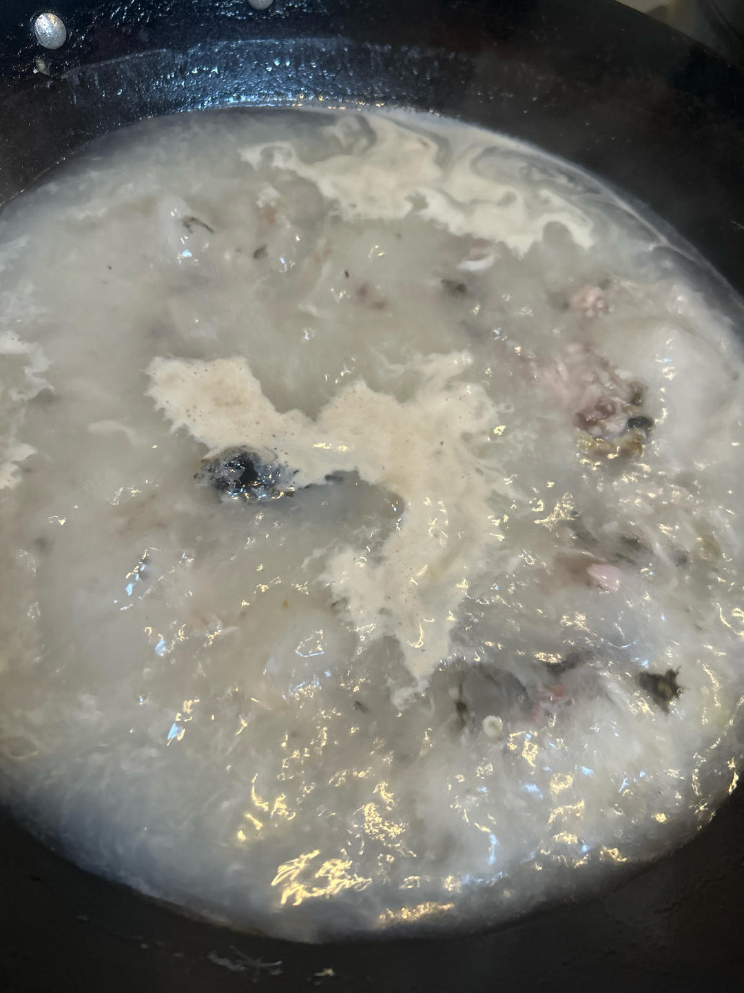 清炖鲫鱼汤 三个关键步骤让你轻松炖出汤浓味鲜色白似奶的鲫鱼汤