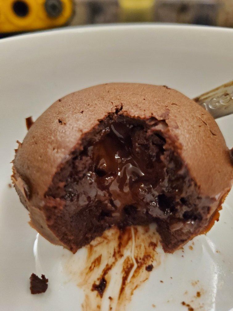好吃到爆～爆浆巧克力熔岩蛋糕